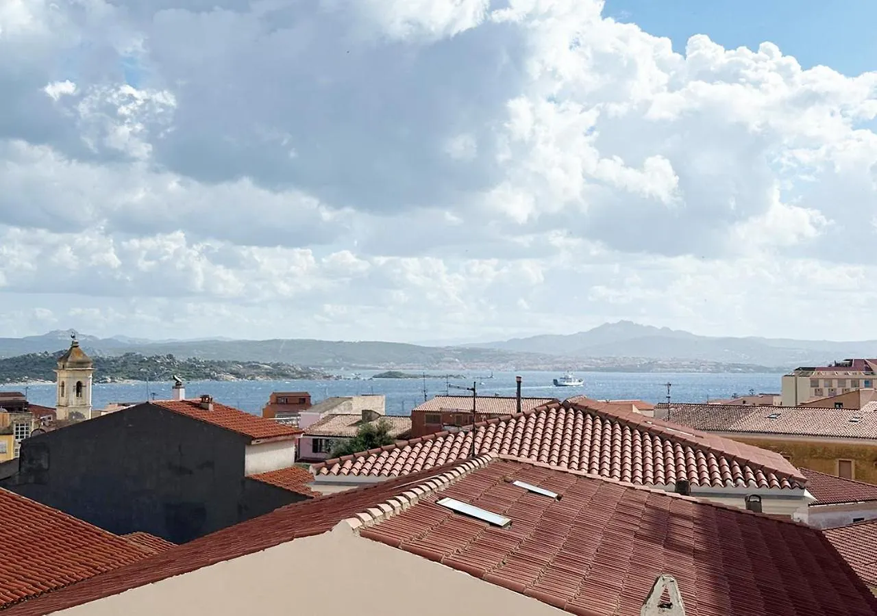 ラ・マッダレーナPgs Immobiliare Srls Bellavista Centro Attico Con Terrazza Vista Mare In Centro Storicoアパートメント